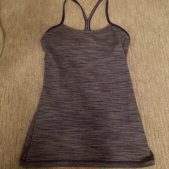 Bundle of 2 Lululemon tanks - Picture 3 of 10